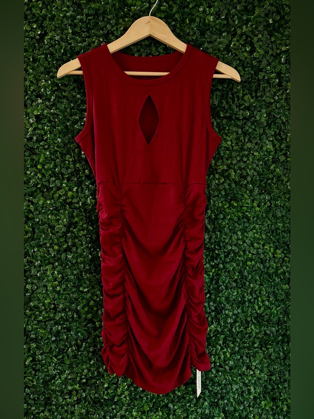NWT Sz L Sleeveless Wine Bodycon Ruched Midi Dress with Front Keyhole
